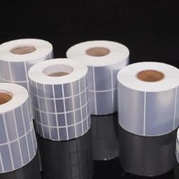 Термотрансферная самоклеящаяся этикетка 40х15 мм (1000 шт в рулоне, втулка 40 мм, материал полиамид)