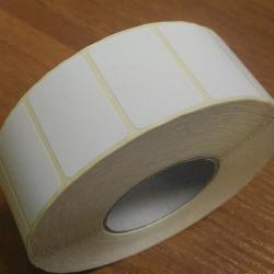 Термотрансферная самоклеящаяся этикетка 40х30 мм (1000 шт в рулоне, втулка 40 мм, материал полуглянцевая бумага)